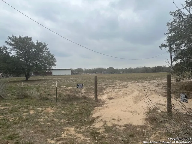 003 Stevens Rd Von Ormy, TX 78073