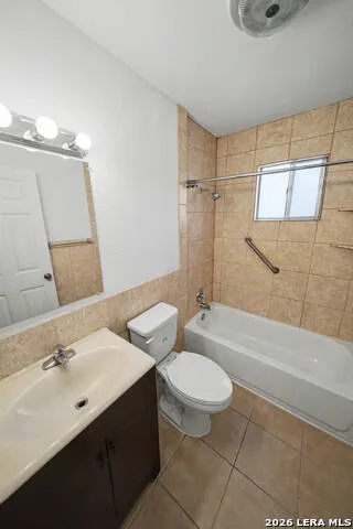 823 STRAIGHT LN Universal City, TX 78148