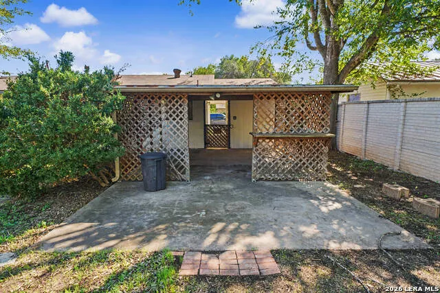 823 STRAIGHT LN Universal City, TX 78148