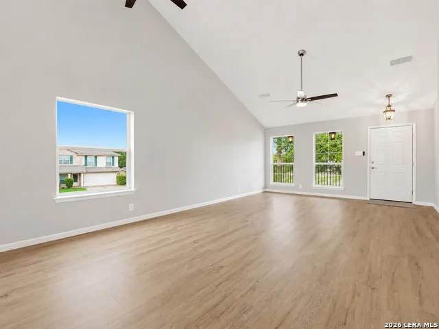 9127 Spiral Woods Universal City, TX 78148