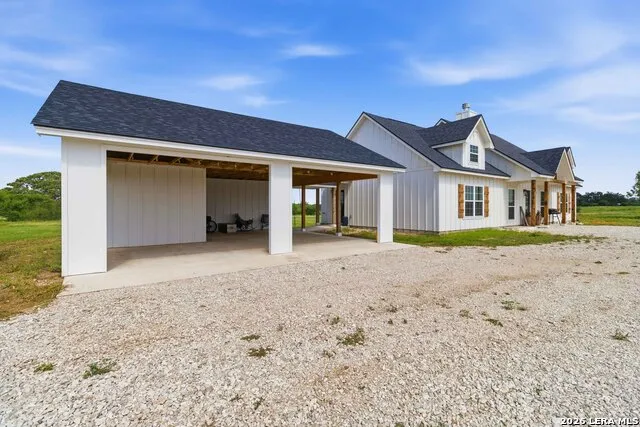 2194 S Ranch Rd 187 Sabinal, TX 78881