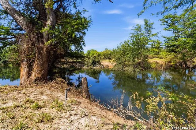 2194 S Ranch Rd 187 Sabinal, TX 78881