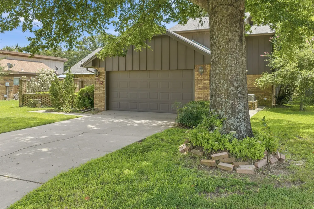 312 Beaumont Drive Ardmore, OK 73401