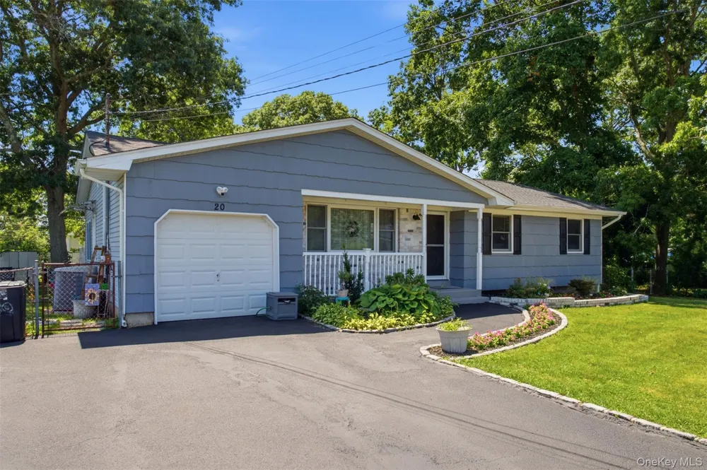 20 Musket Drive Shirley, NY 11967