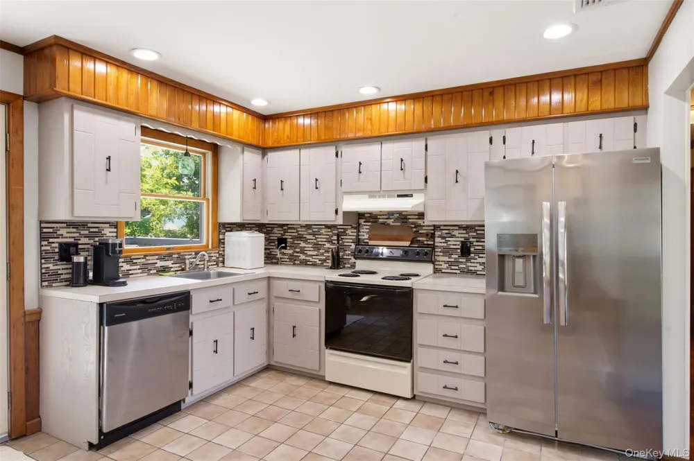 20 Musket Drive Shirley, NY 11967
