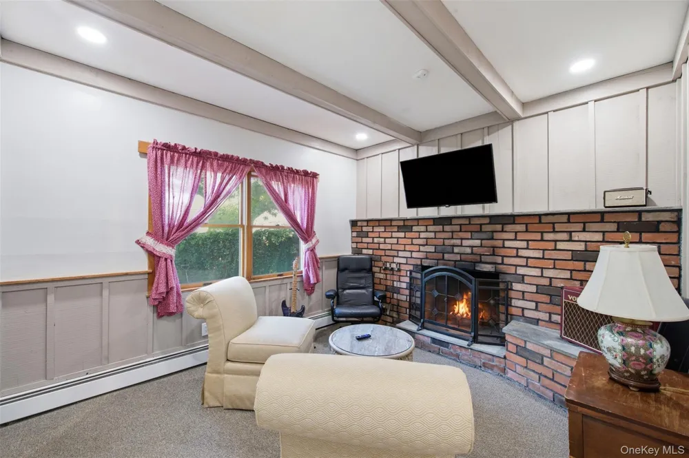 20 Musket Drive Shirley, NY 11967