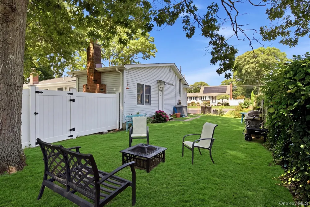 20 Musket Drive Shirley, NY 11967