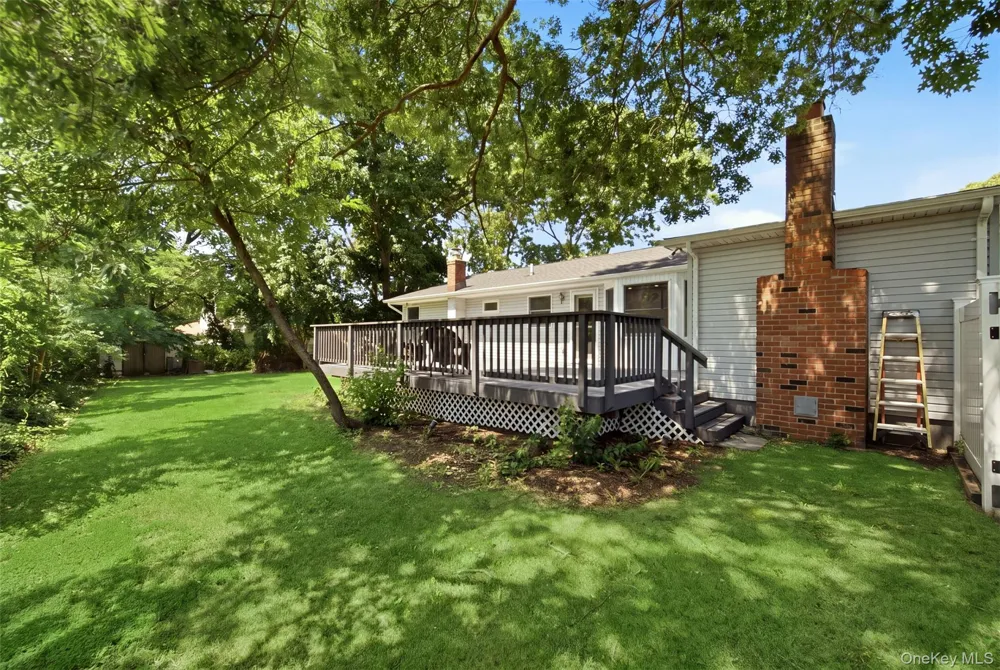 20 Musket Drive Shirley, NY 11967