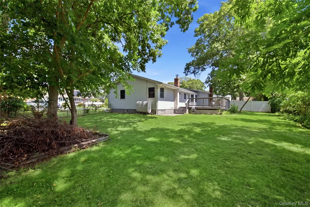 20 Musket Drive Shirley, NY 11967