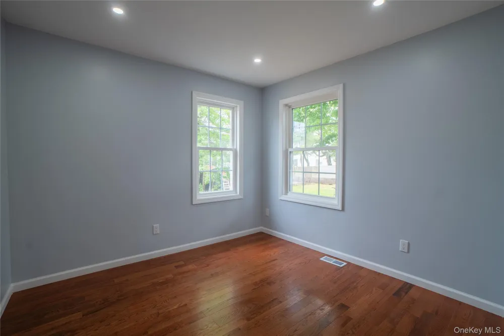 139 maple Avenue Bethpage, NY 11714
