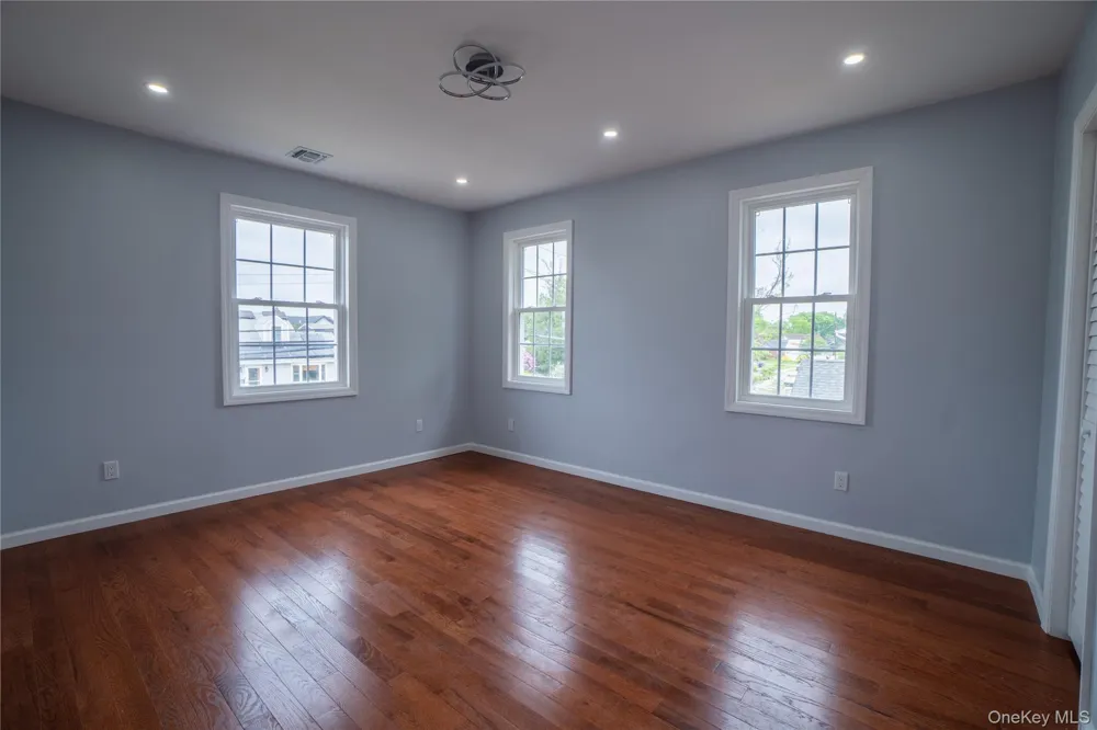 139 maple Avenue Bethpage, NY 11714