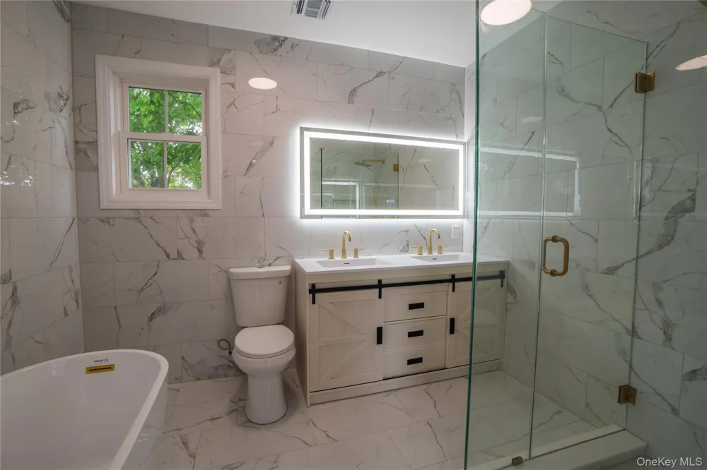 139 maple Avenue Bethpage, NY 11714