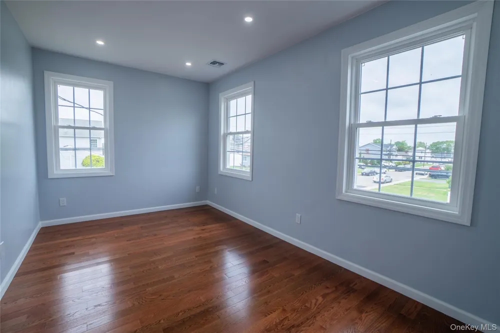 139 maple Avenue Bethpage, NY 11714