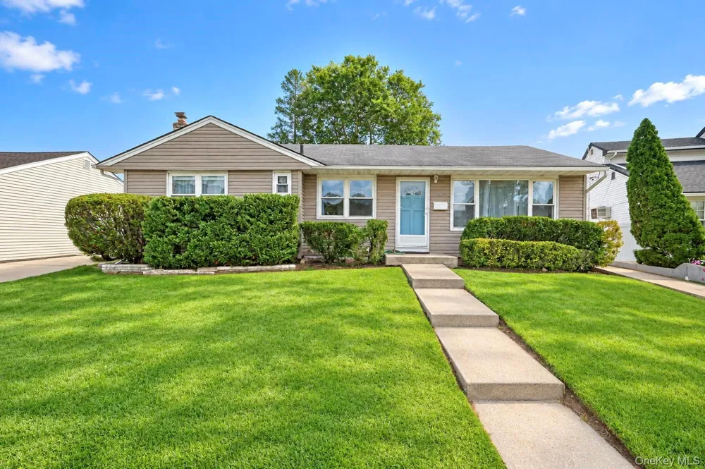 865 Prescott Street Valley Stream, NY 11580