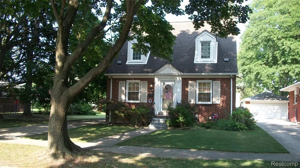 6528 Winona Street Allen Park City, MI 48101