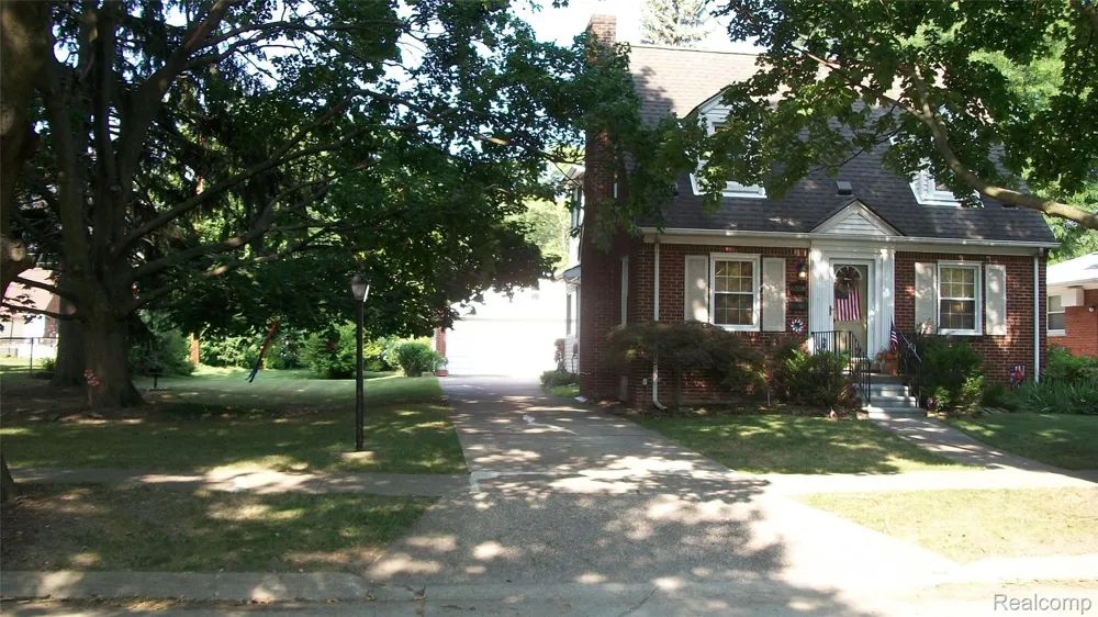 6528 Winona Street Allen Park City, MI 48101