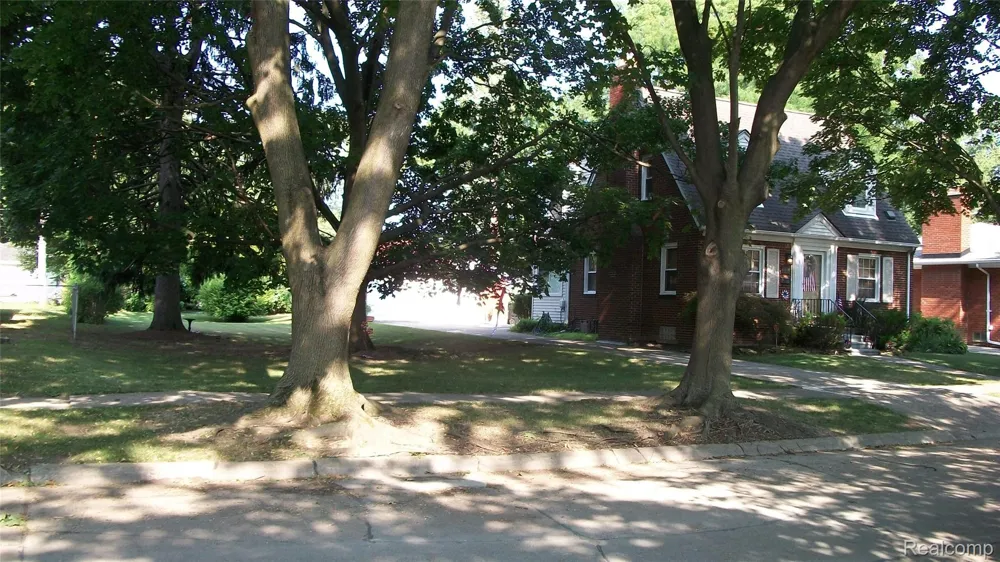 6528 Winona Street Allen Park City, MI 48101