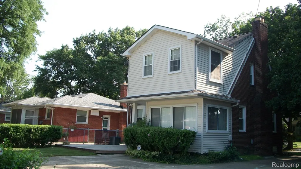 6528 Winona Street Allen Park City, MI 48101