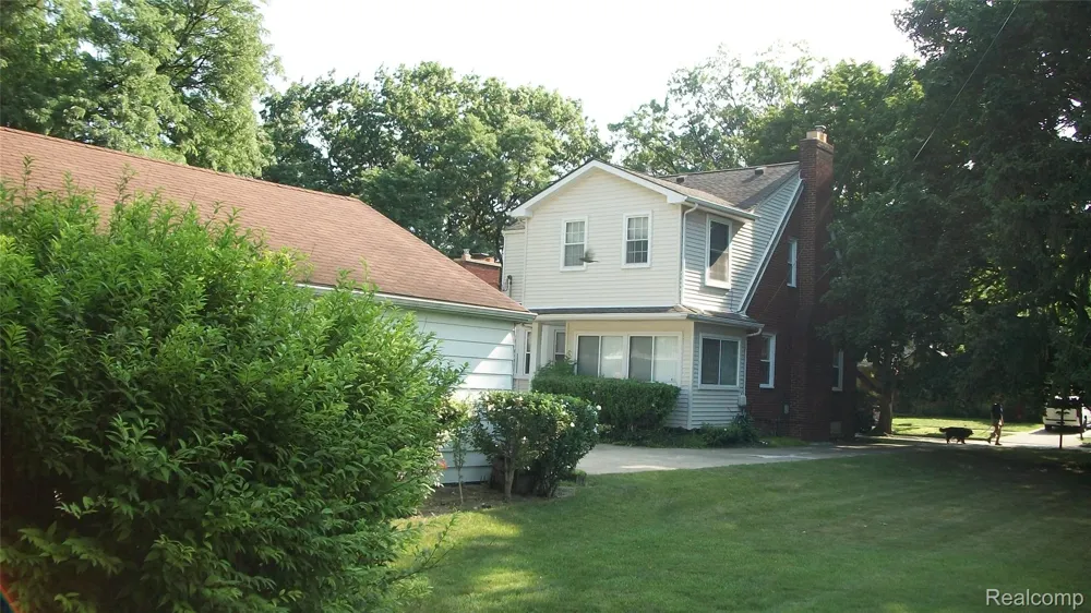 6528 Winona Street Allen Park City, MI 48101