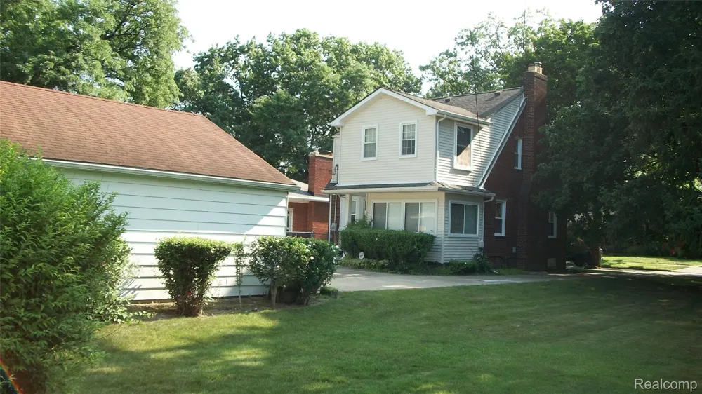 6528 Winona Street Allen Park City, MI 48101