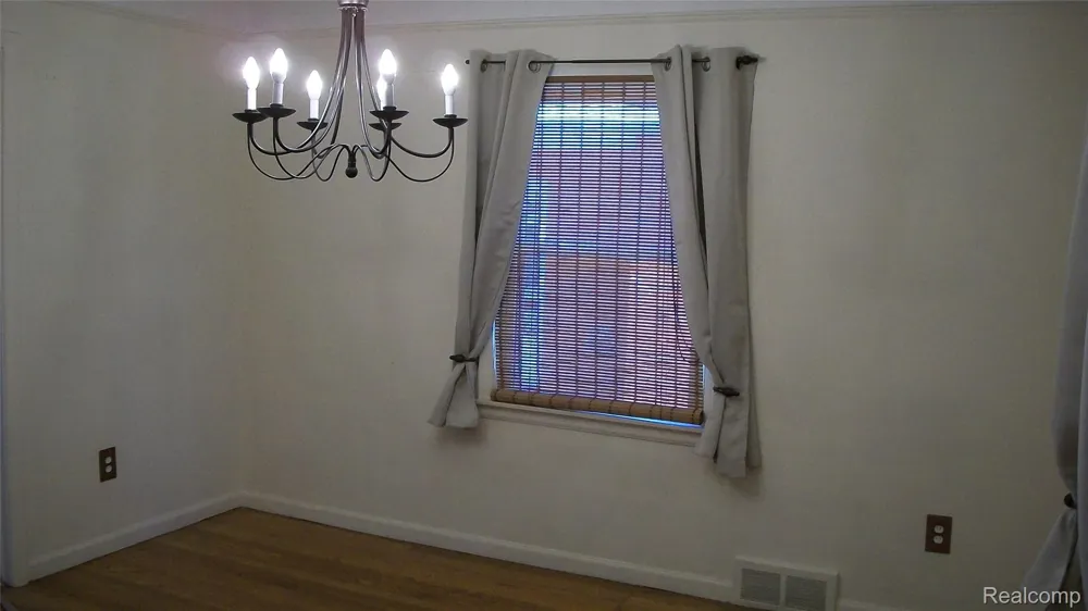 6528 Winona Street Allen Park City, MI 48101