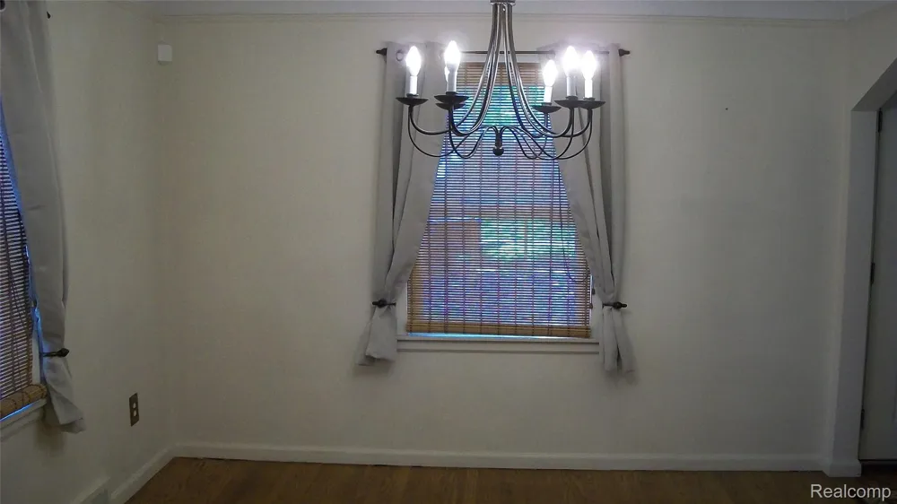 6528 Winona Street Allen Park City, MI 48101