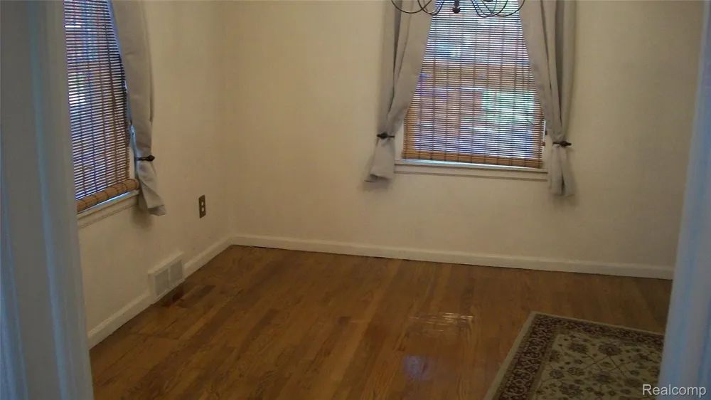 6528 Winona Street Allen Park City, MI 48101