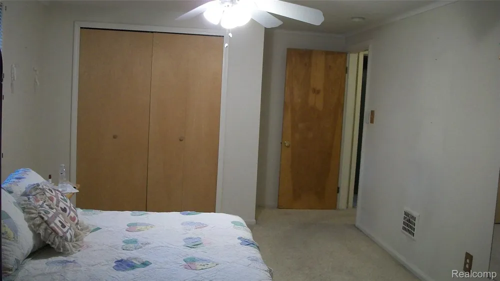 6528 Winona Street Allen Park City, MI 48101