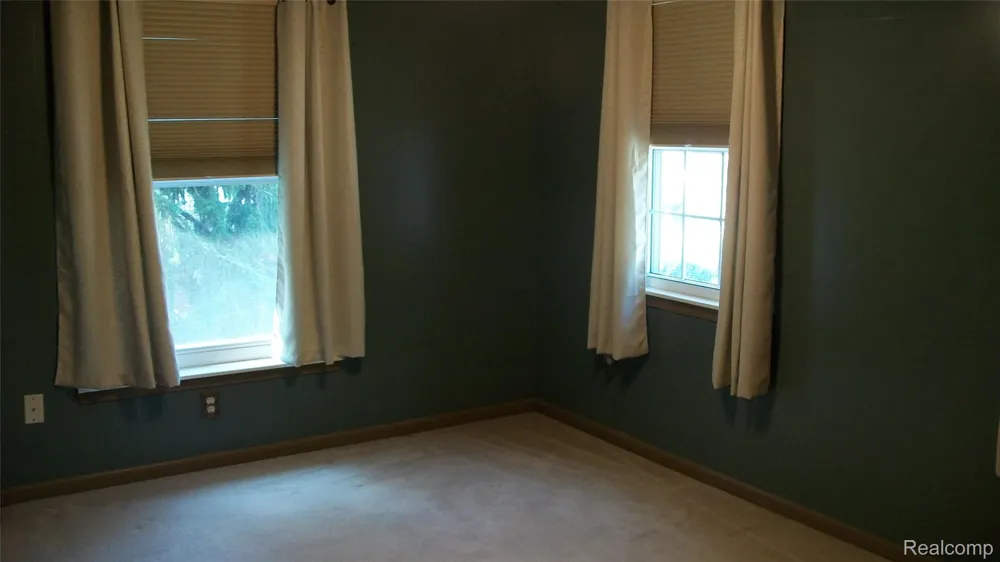 6528 Winona Street Allen Park City, MI 48101