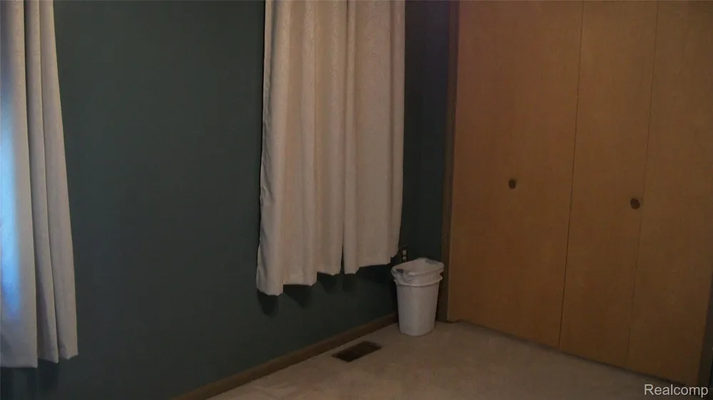 6528 Winona Street Allen Park City, MI 48101