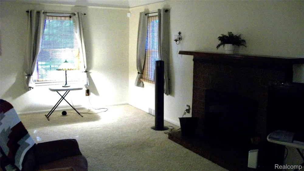 6528 Winona Street Allen Park City, MI 48101