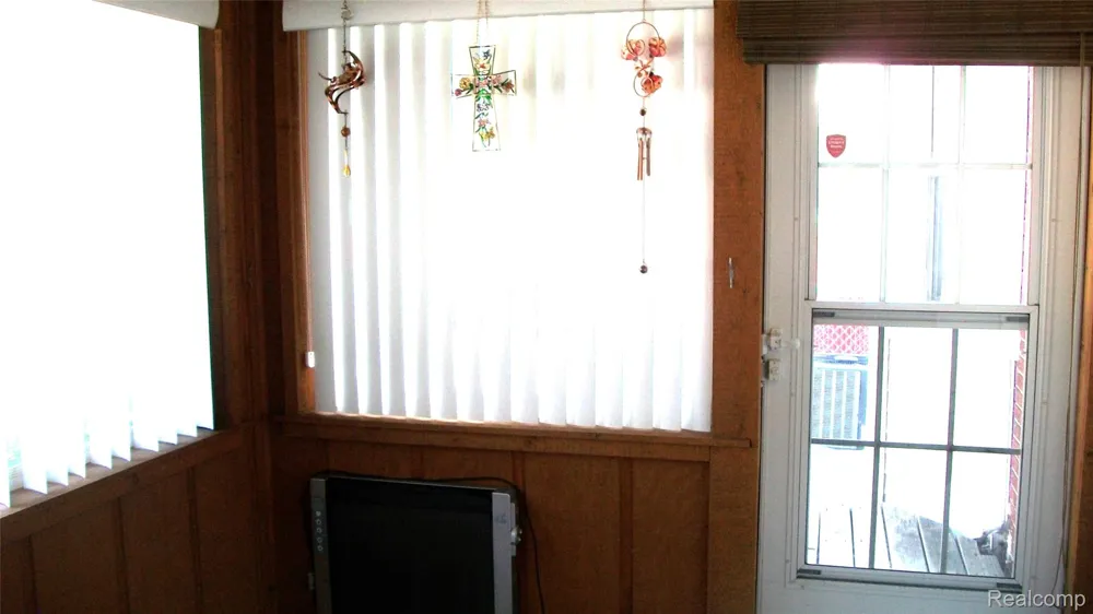 6528 Winona Street Allen Park City, MI 48101