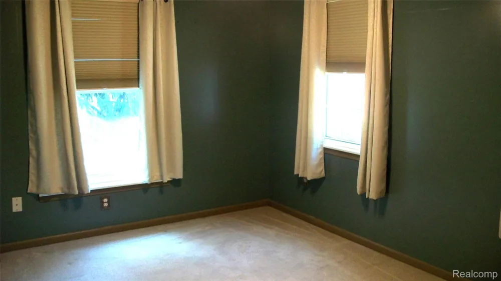 6528 Winona Street Allen Park City, MI 48101