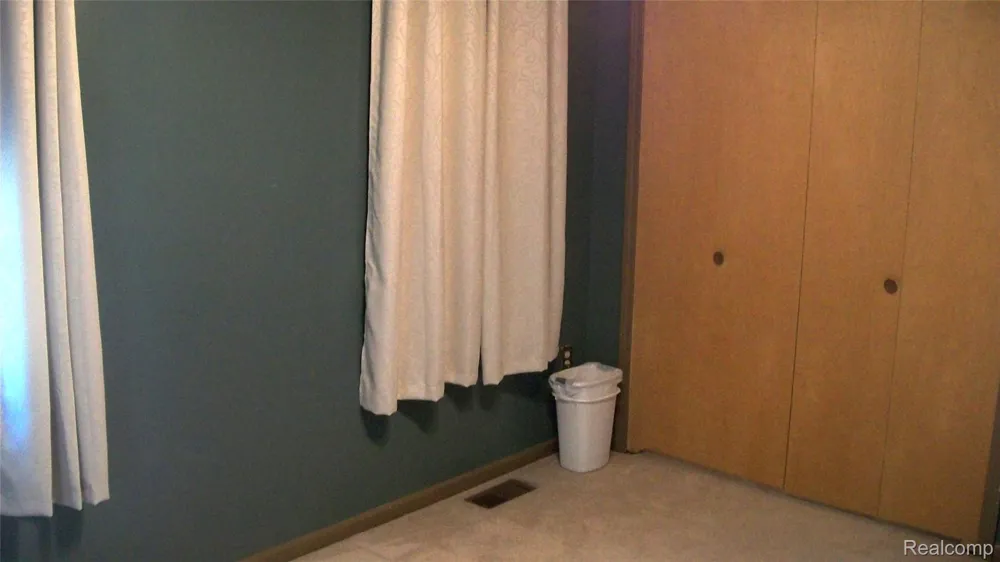 6528 Winona Street Allen Park City, MI 48101