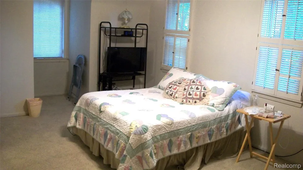 6528 Winona Street Allen Park City, MI 48101