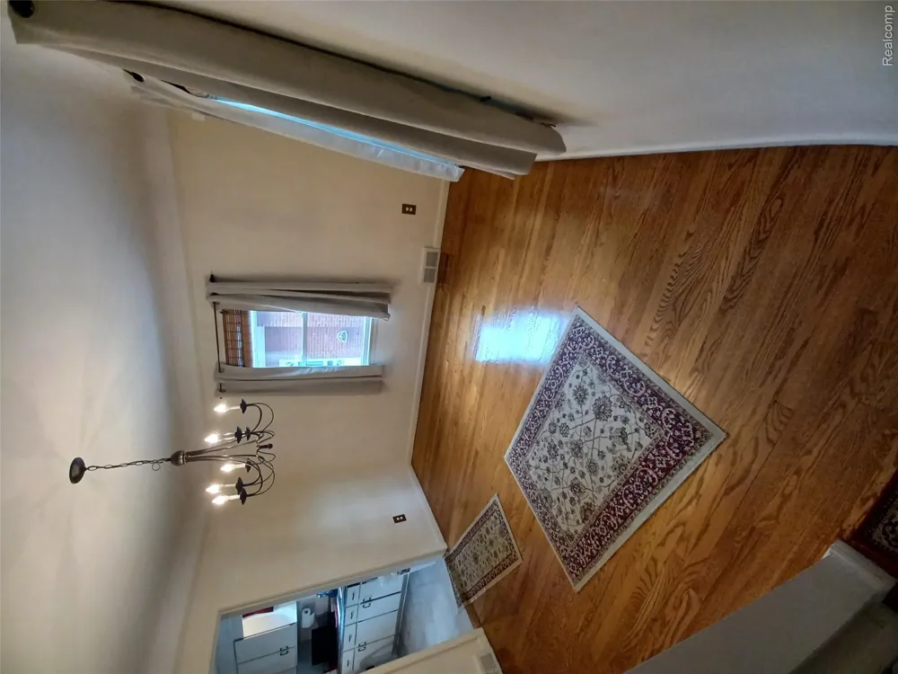 6528 Winona Street Allen Park City, MI 48101