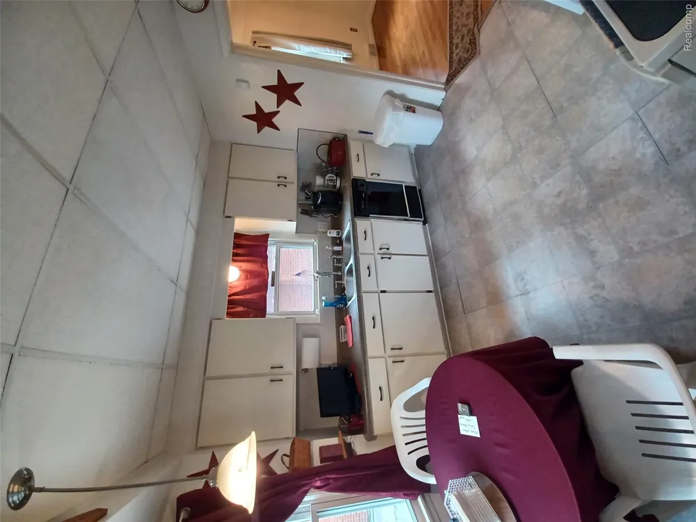 6528 Winona Street Allen Park City, MI 48101
