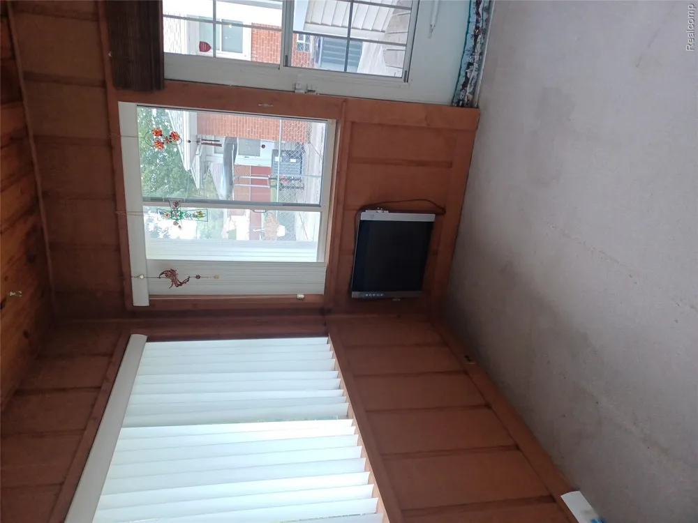 6528 Winona Street Allen Park City, MI 48101