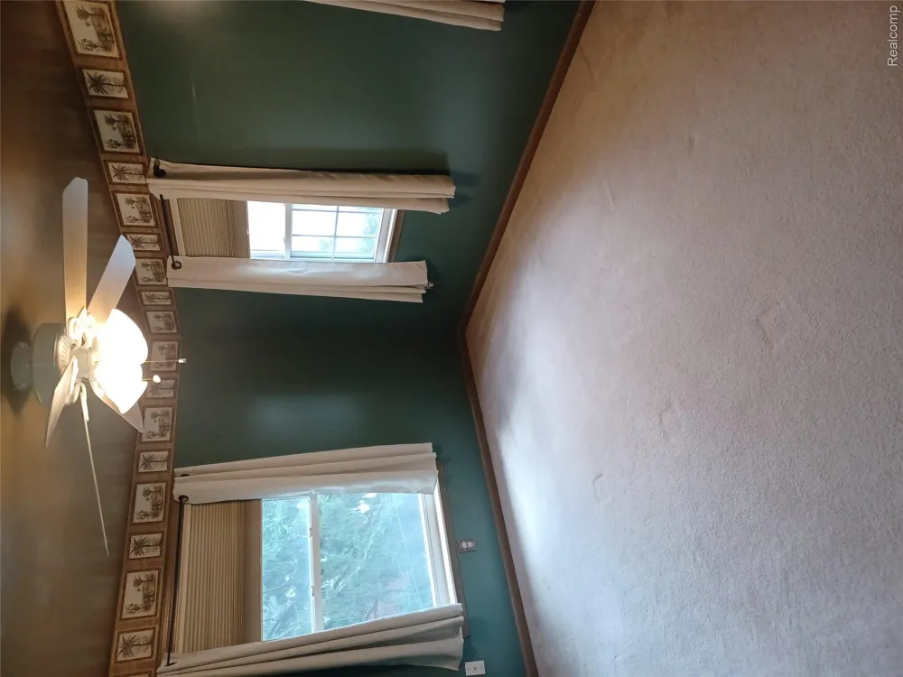 6528 Winona Street Allen Park City, MI 48101
