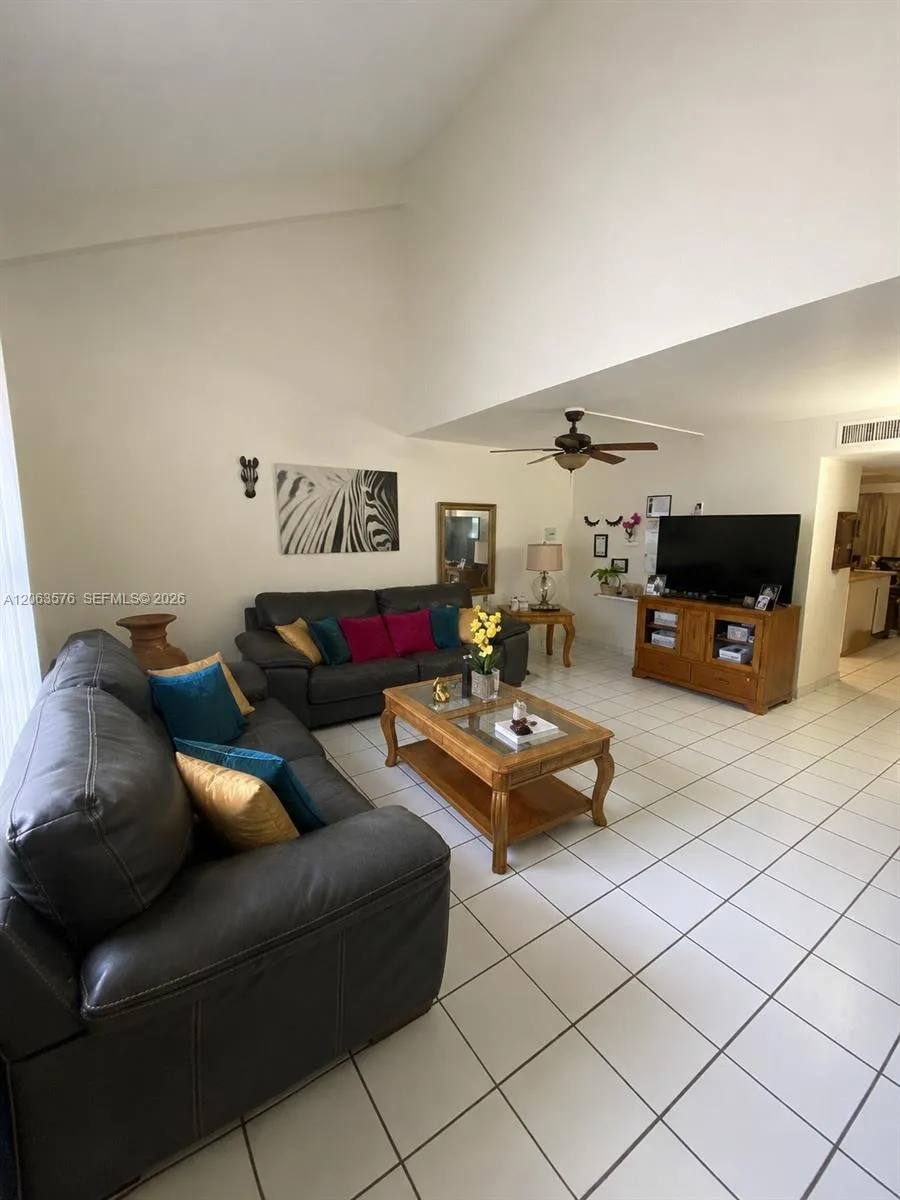 633 University Dr #14 Plantation, FL 33324