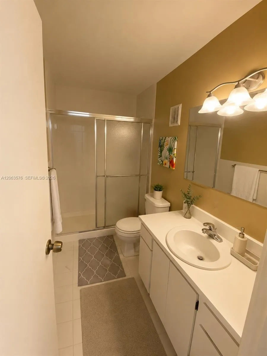633 University Dr #14 Plantation, FL 33324