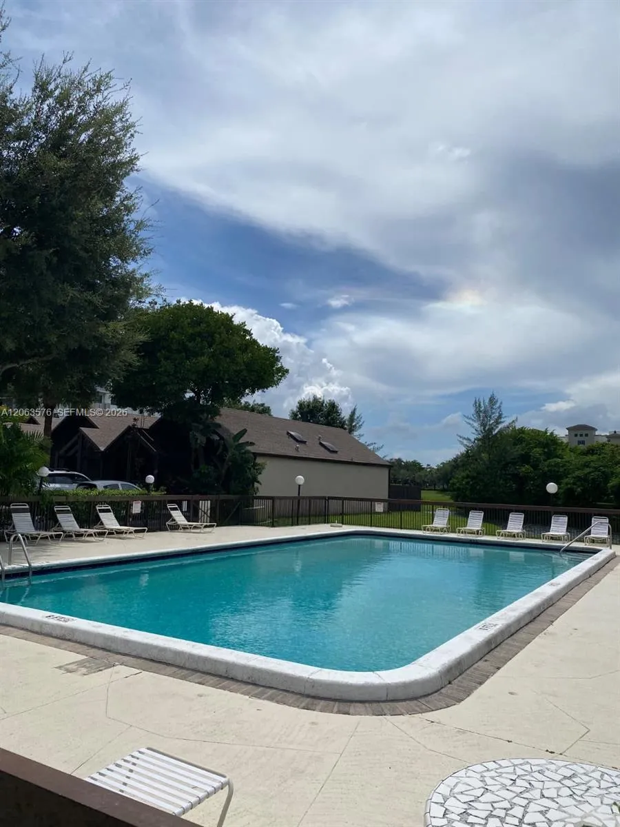 633 University Dr #14 Plantation, FL 33324