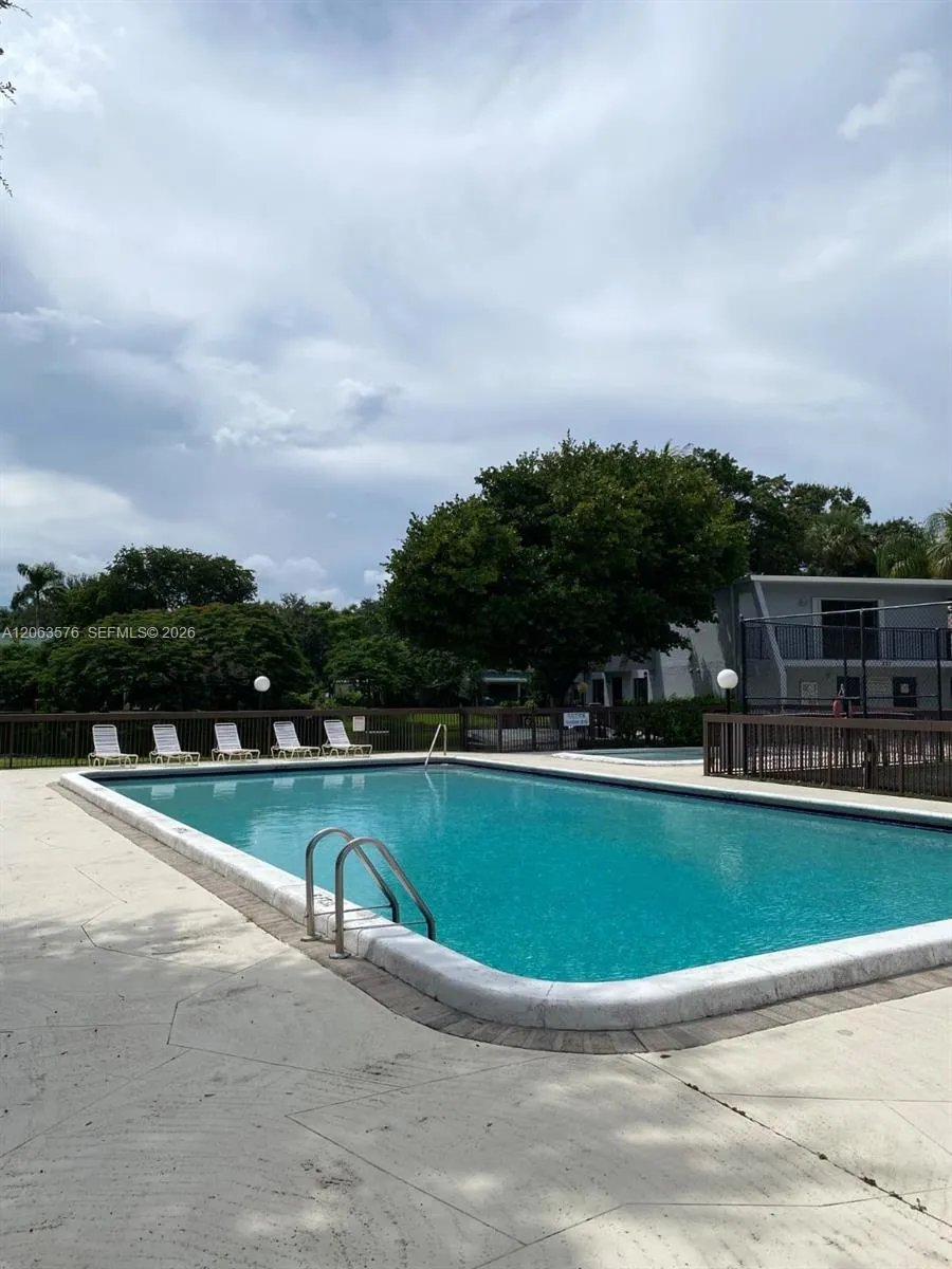 633 University Dr #14 Plantation, FL 33324