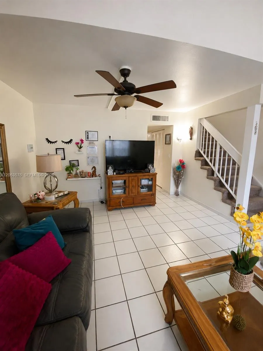 633 University Dr #14 Plantation, FL 33324
