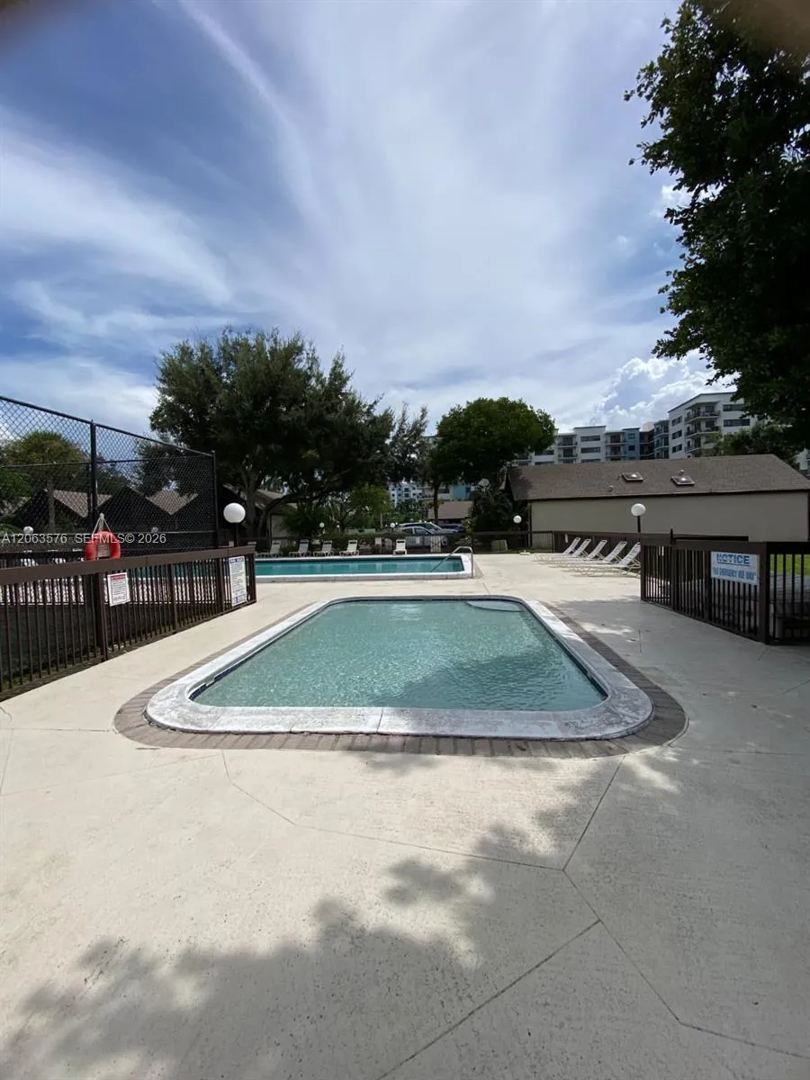 633 University Dr #14 Plantation, FL 33324