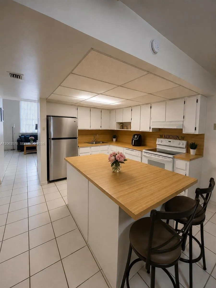 633 University Dr #14 Plantation, FL 33324