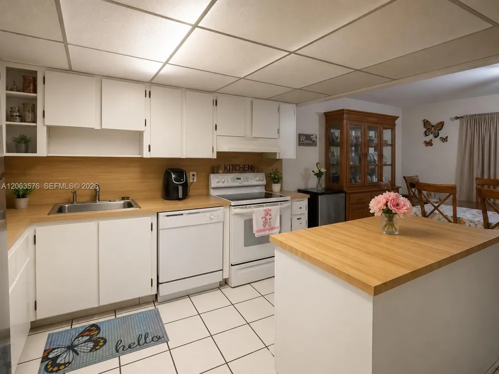 633 University Dr #14 Plantation, FL 33324