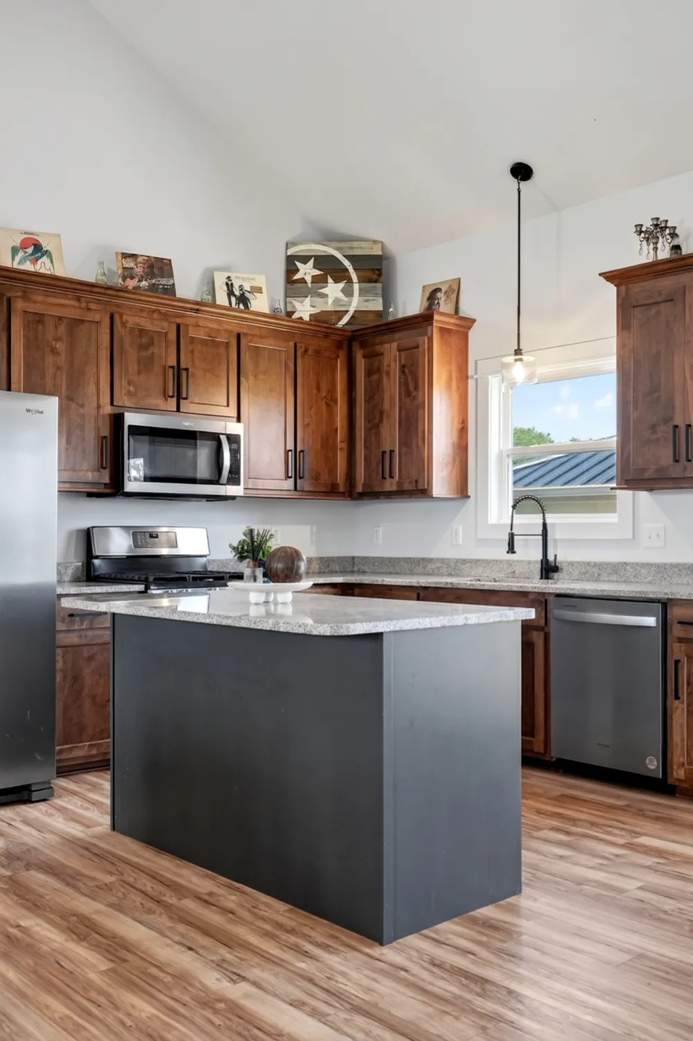 102 Castle St McMinnville, TN 37110