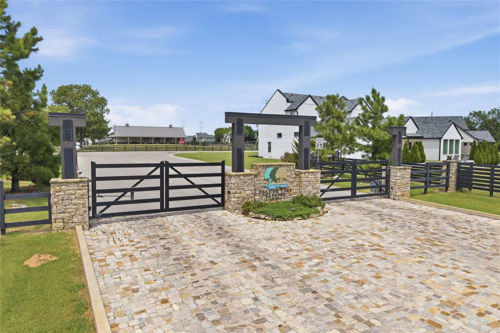 12914 S 28th Place Bixby, OK 74008