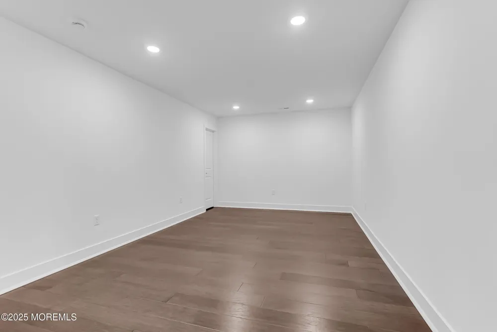 173 Woolley Court Oakhurst, NJ 07755